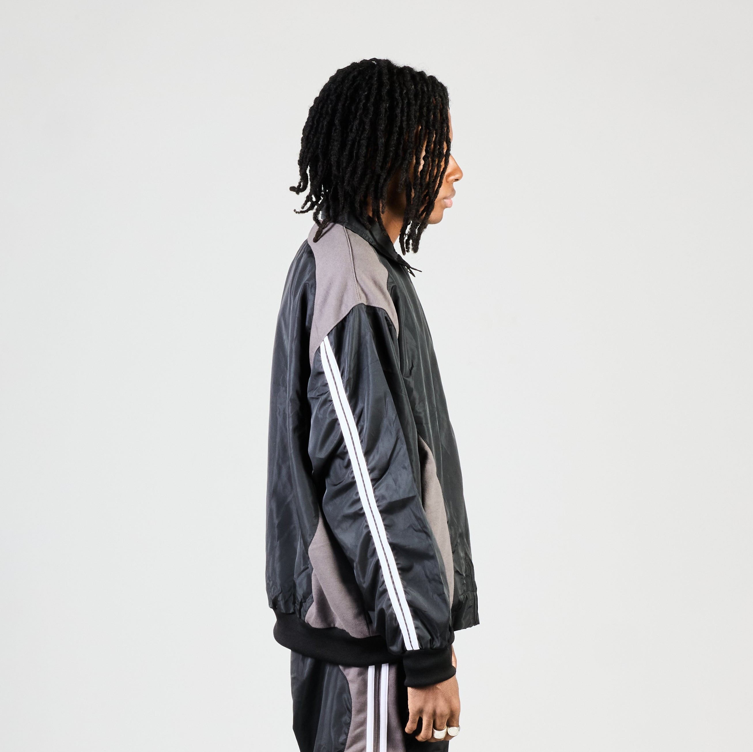 Molino warm-up jacket side profile mesh lining detail